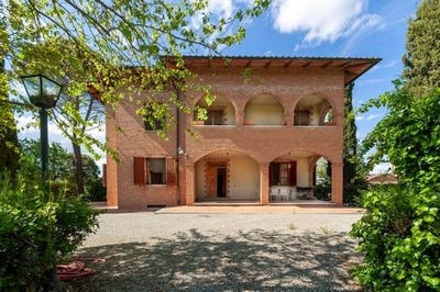 /international/it/via-ancona-montepulciano-tuscany-310101708925/