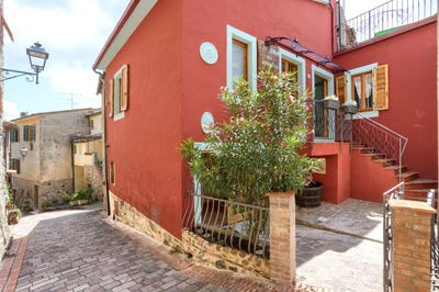 /international/it/lajatico-tuscany-310103642089/