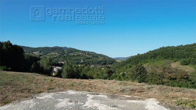 /international/it/via-martiri-delle-foibe-11-61042-apecchio-pu-italy-apecchio-marche-310103017696/