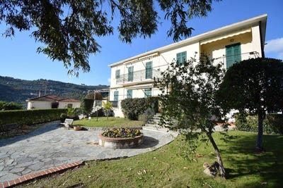 /international/it/diano-castello-liguria-120090140268/