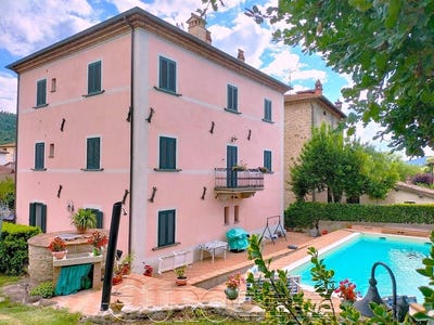 /international/it/niccone-umbria-310106283407/