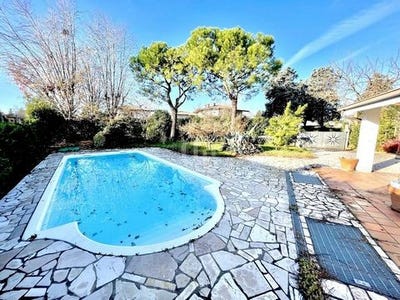 /international/it/desenzano-del-garda-lombardy-310101654231/
