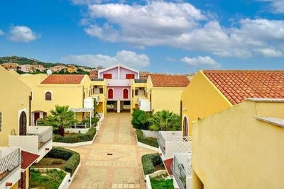 /international/it/santa-teresa-gallura-sardinia-120098601963/?lang=id