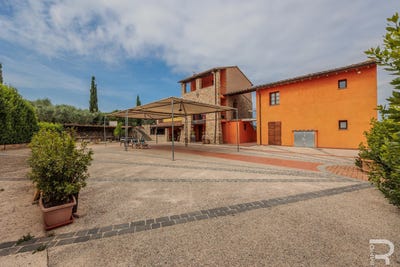 /international/it/montespertoli-tuscany-310104324985/