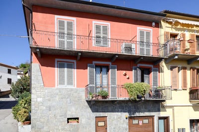 /international/it/mombercelli-mombercelli-piedmont-310103459807/