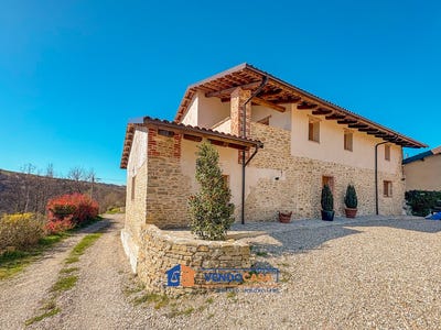 /international/it/via-alba-monforte-d-alba-piedmont-310107214558/