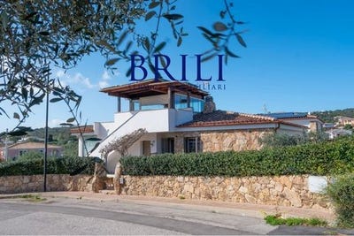 /international/it/via-del-faro-olbia-sardinia-310106117242/