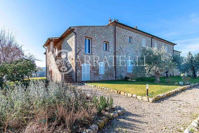 /international/it/san-gimignano-tuscany-310101035764/