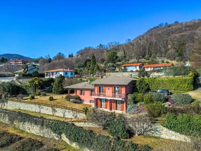 /international/it/comnago-lesa-piedmont-120091192325/