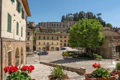 /international/it/piazza-san-michele-arcangelo-cetona-tuscany-310101629802/