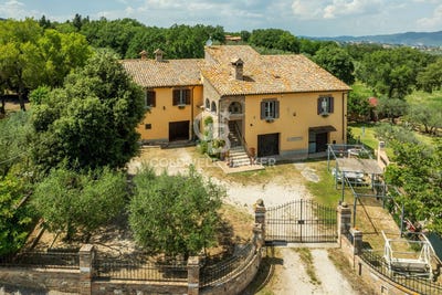/international/it/gualdo-cattaneo-umbria-310109176031/