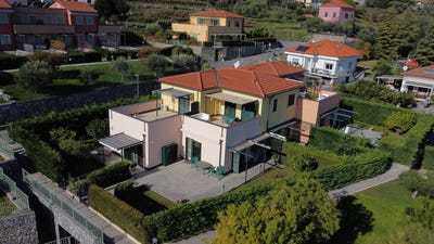 /international/it/diano-castello-liguria-120089124374/