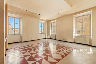 /international/it/via-di-voltaia-nel-corso-montepulciano-tuscany-310101709234/