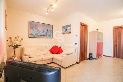 /international/it/via-giulio-cesare-1-desenzano-del-garda-lombardy-310106418689/