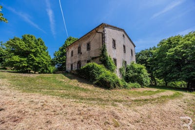 /international/it/castell-azzara-tuscany-310104099851/