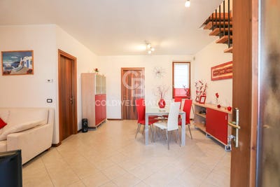 /international/it/via-giulio-cesare-1-desenzano-del-garda-lombardy-310106418689/