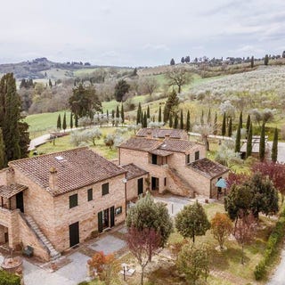 /international/it/asciano-tuscany-310108838018/