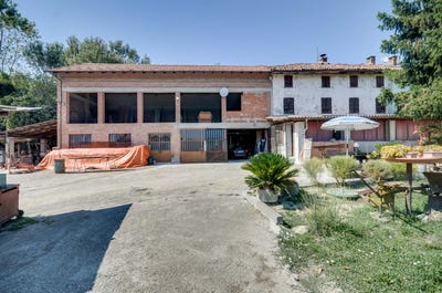 /international/it/costigliole-dasti-costigliole-d-asti-piedmont-310100783625/