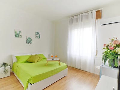 /international/it/via-lelio-basso-pero-lombardy-310096439031/