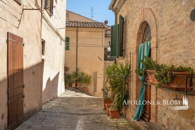 /international/it/piazza-giuseppe-garibaldi-cetona-tuscany-310107707947/