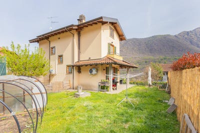 /international/it/casale-corte-cerro-piedmont-310108285832/