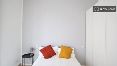/international/it/milan-lombardy-310108599153/