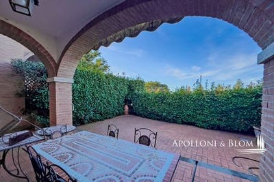 /international/it/via-delle-mura-citta-della-pieve-umbria-310108087294/