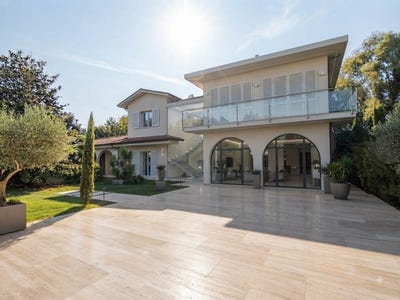 /international/it/pietrasanta-tuscany-310103819724/