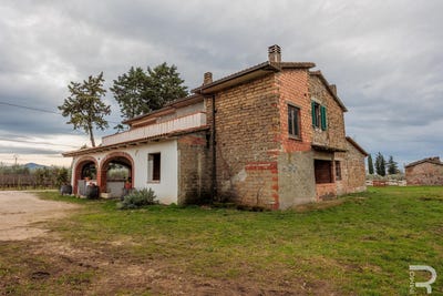 /international/it/cinigiano-tuscany-310105082867/