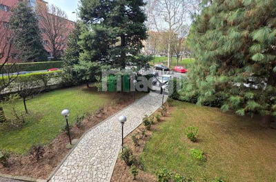 /international/it/piazzale-gabriele-rosa-milano-lombardy-310108044947/