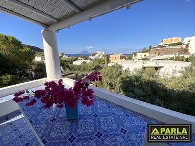 /international/it/via-san-pietro-lipari-sicily-310104511794/
