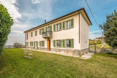 /international/it/castiglione-tinella-piedmont-310105304214/