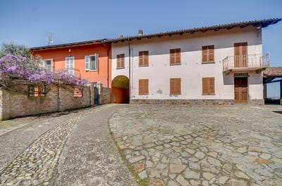 /international/it/calosso-calosso-piedmont-310103466485/
