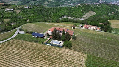 /international/it/canelli-piedmont-310120565319/