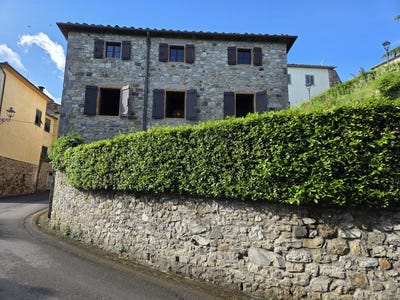 /international/it/lajatico-tuscany-310107794632/