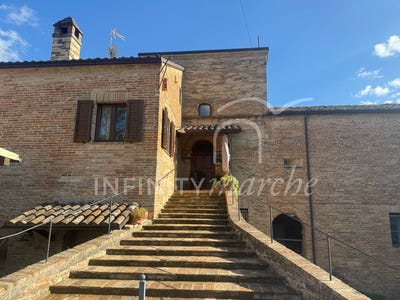 /international/it/falerone-marche-310105349890/