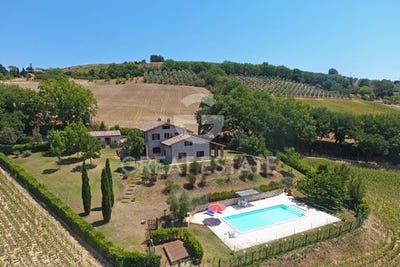 /international/it/lugnano-in-teverina-umbria-120092947437/