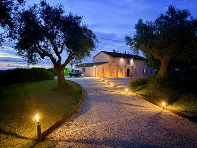 /international/it/cartoceto-marche-310105947475/