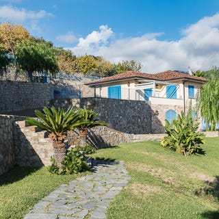/international/it/vallebona-liguria-310107980516/