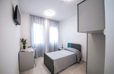 /international/it/piazza-pietro-francesco-guala-turin-piedmont-310093820391/