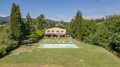 /international/it/cetona-tuscany-310109226350/?lang=id