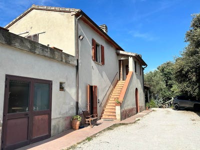 /international/it/livorno-tuscany-310108325241/
