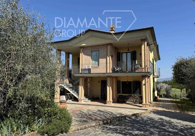 /international/it/castiglione-del-lago-umbria-310107921776/
