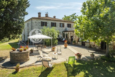 /international/it/montalcino-tuscany-310105924806/