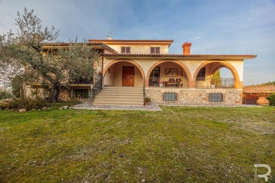 /international/it/montaione-montaione-tuscany-310105337575/