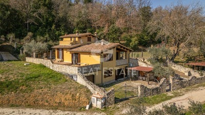 /international/it/bettona-umbria-310106283659/