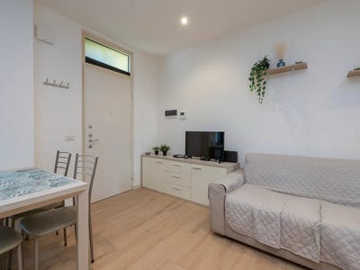 /international/it/via-rogoredo-milan-lombardy-310097679998/