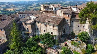 /international/it/todi-umbria-120096354001/
