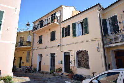 /international/it/diano-castello-liguria-310101824031/