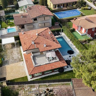 /international/it/desenzano-del-garda-lombardy-310107429965/